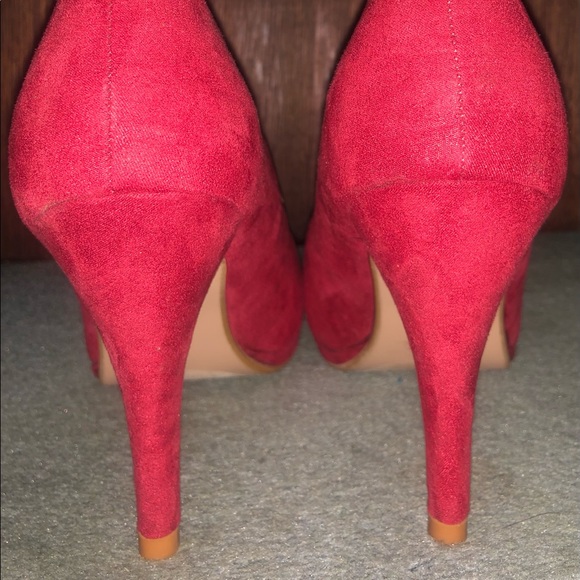 Red pumps - Picture 4 of 5